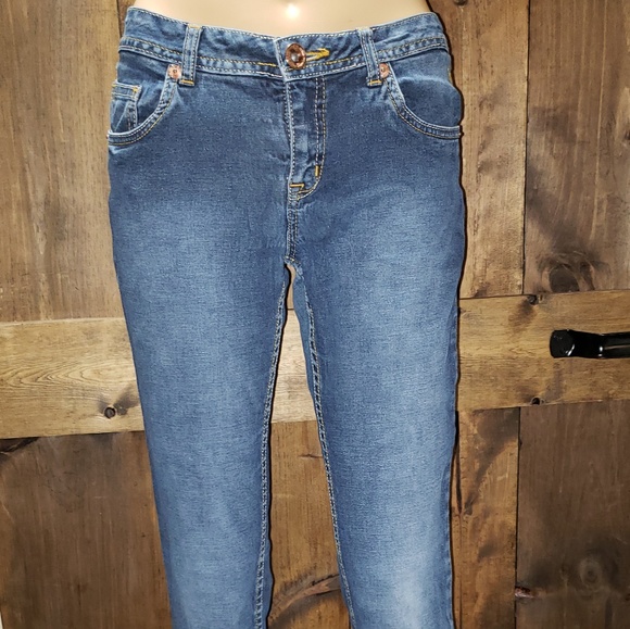 Justice Jean's - Picture 3 of 8